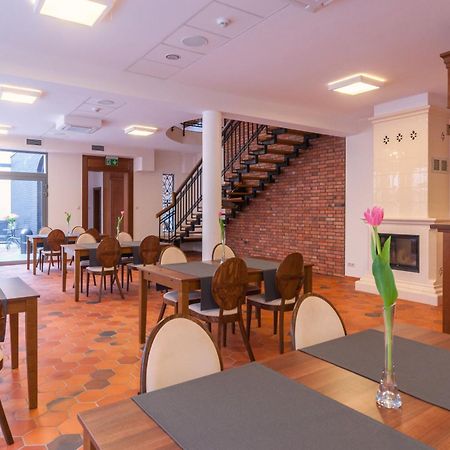 Gosciniec Kasztel U Gostla Hotel Murowana Goslina Exterior photo