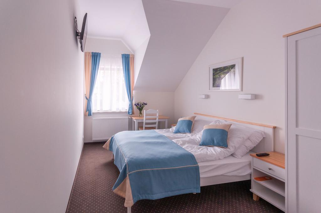 Gosciniec Kasztel U Gostla Hotel Murowana Goslina Room photo